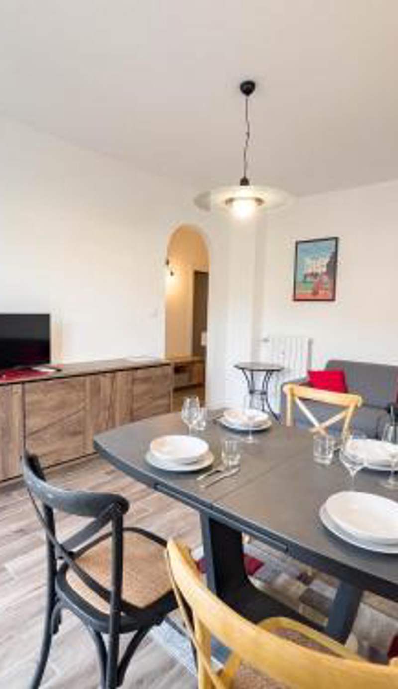 Cumano Tirabora Short Rent