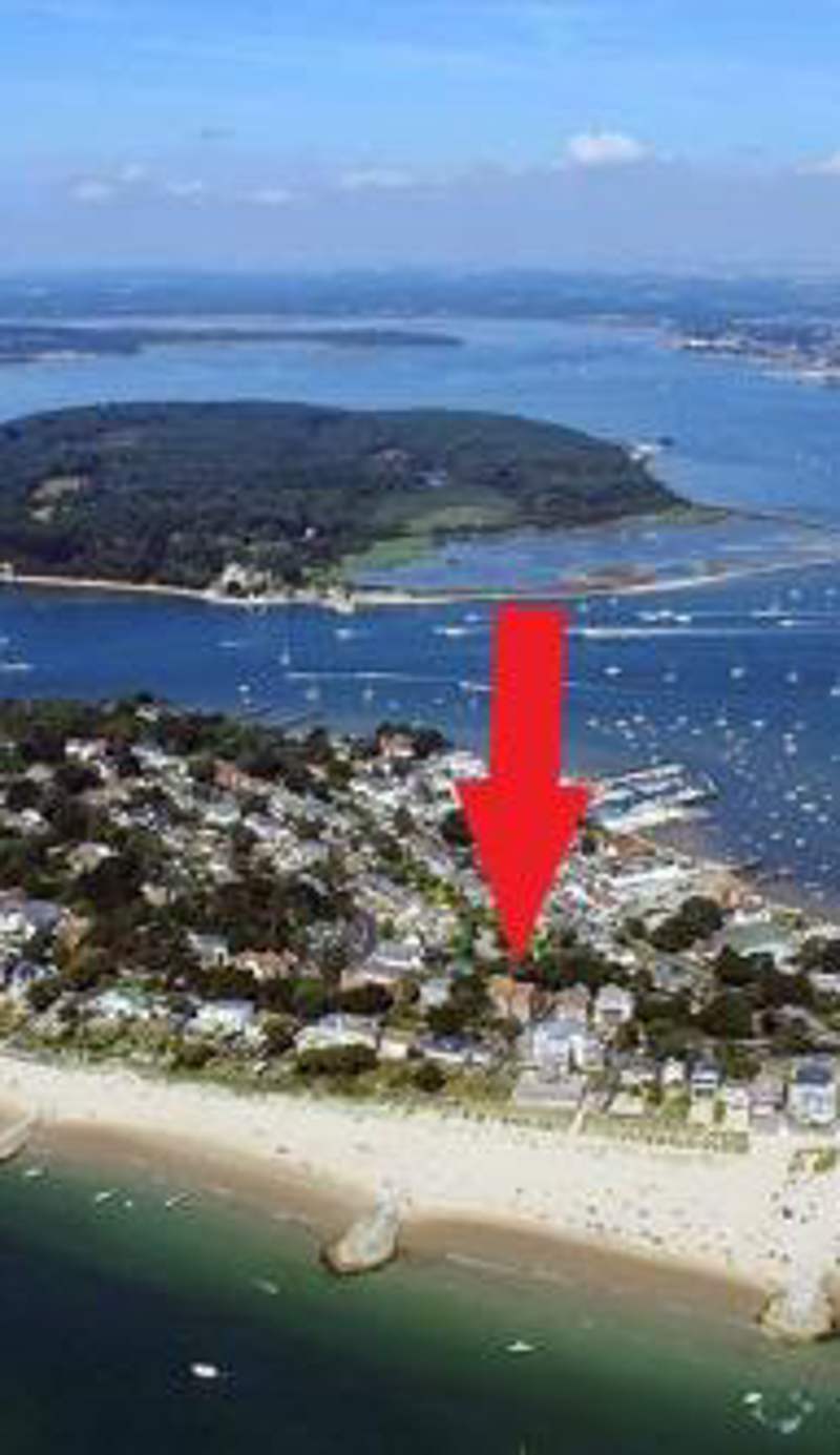 Spacious Sandbanks Apartment near Beach and Bars with Free Parking