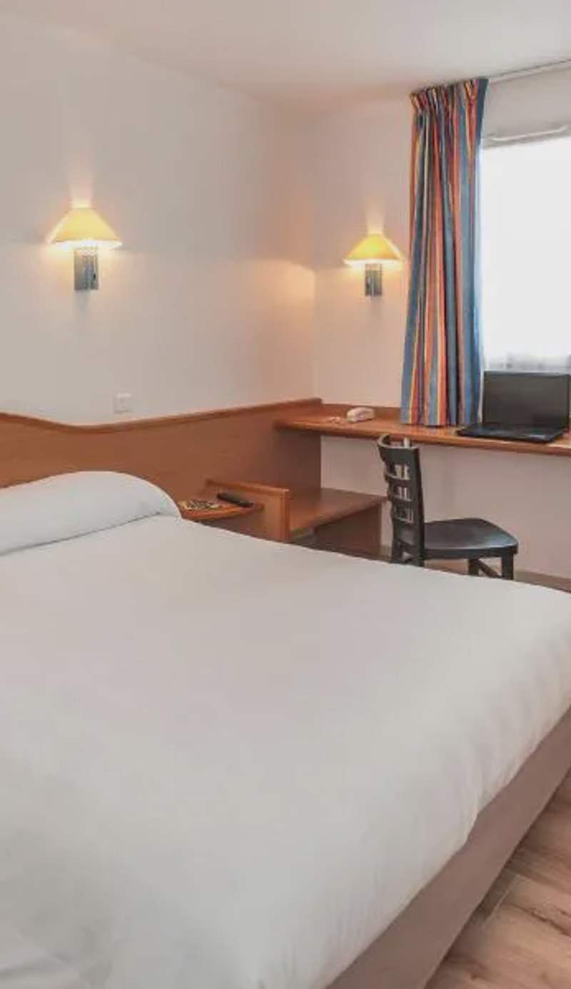 BRIT HOTEL Essentiel CAHORS Nord