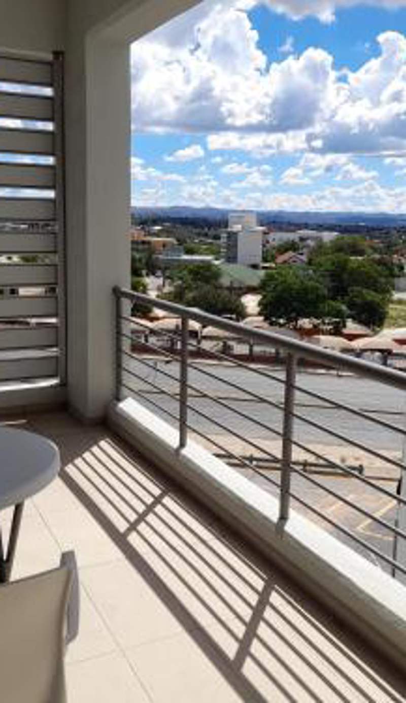 Chic City Flat - Sky High with a View