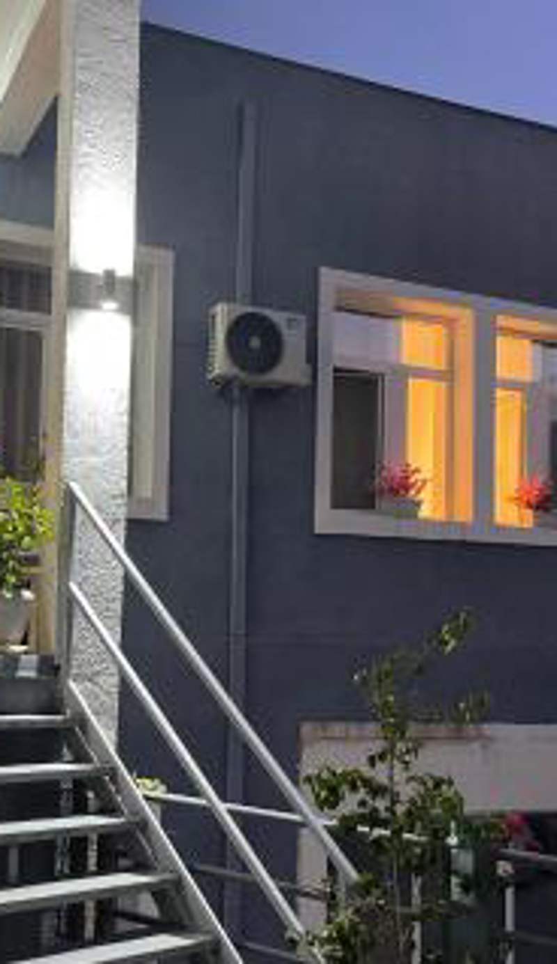 Deni's Hotel