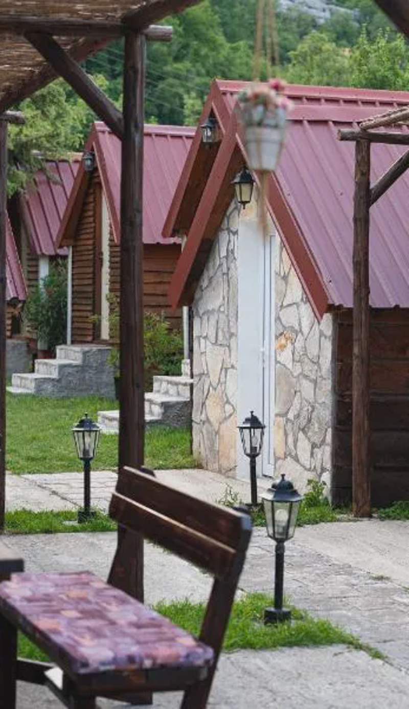 Vikendica,Bungalovi Lipska pećina