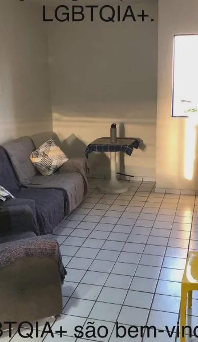 Quarto com banheiro e ar privativos Demais areas do ap compartilhadas com o anfitriao Hospedes LGBTQIA sao bem vindos