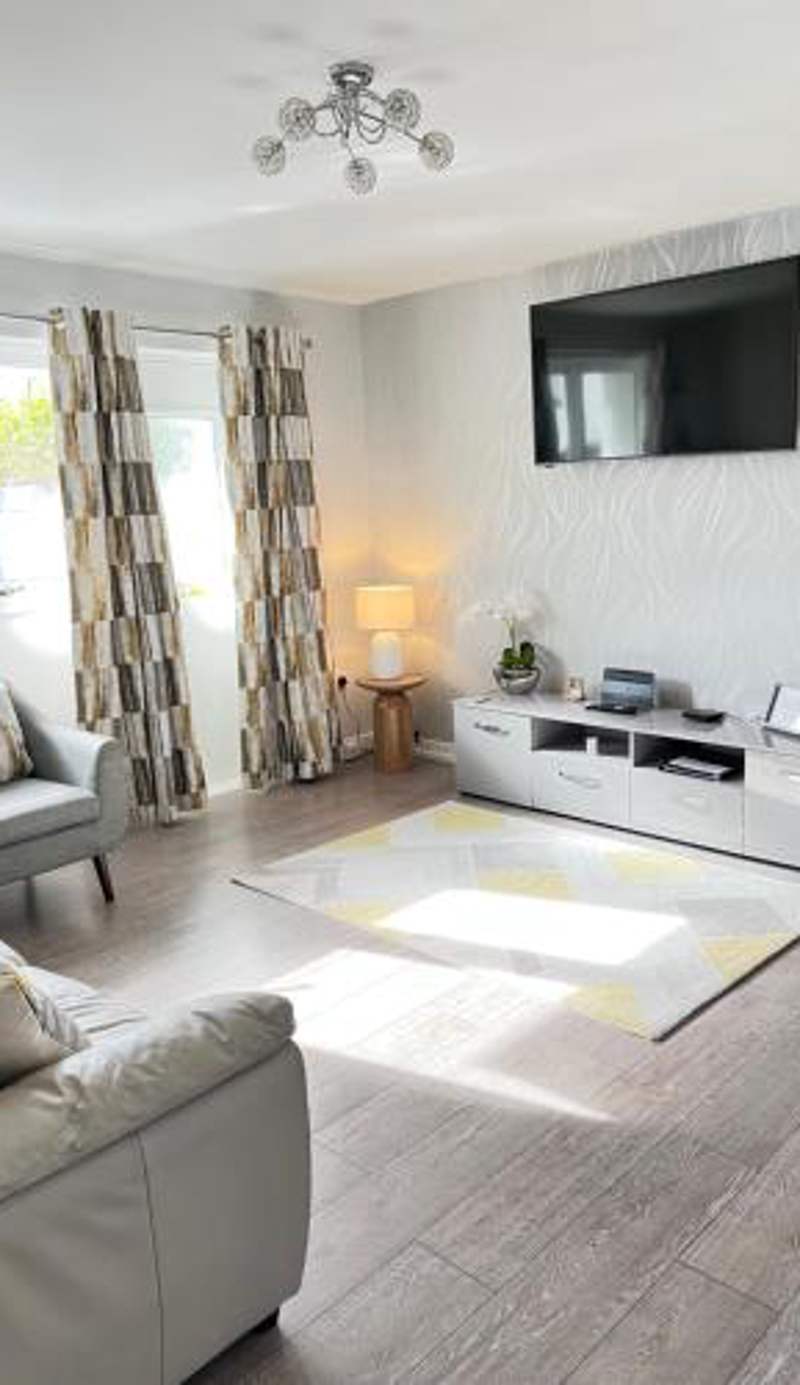 Bright, Airy, 2 Bedroom Apartment in Oban