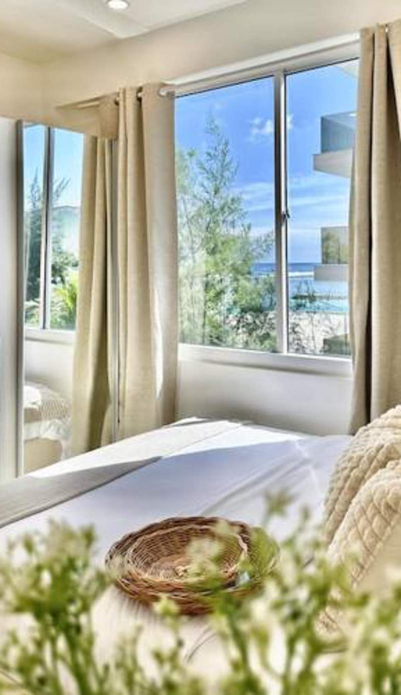Lazzlla beachside studio apartments