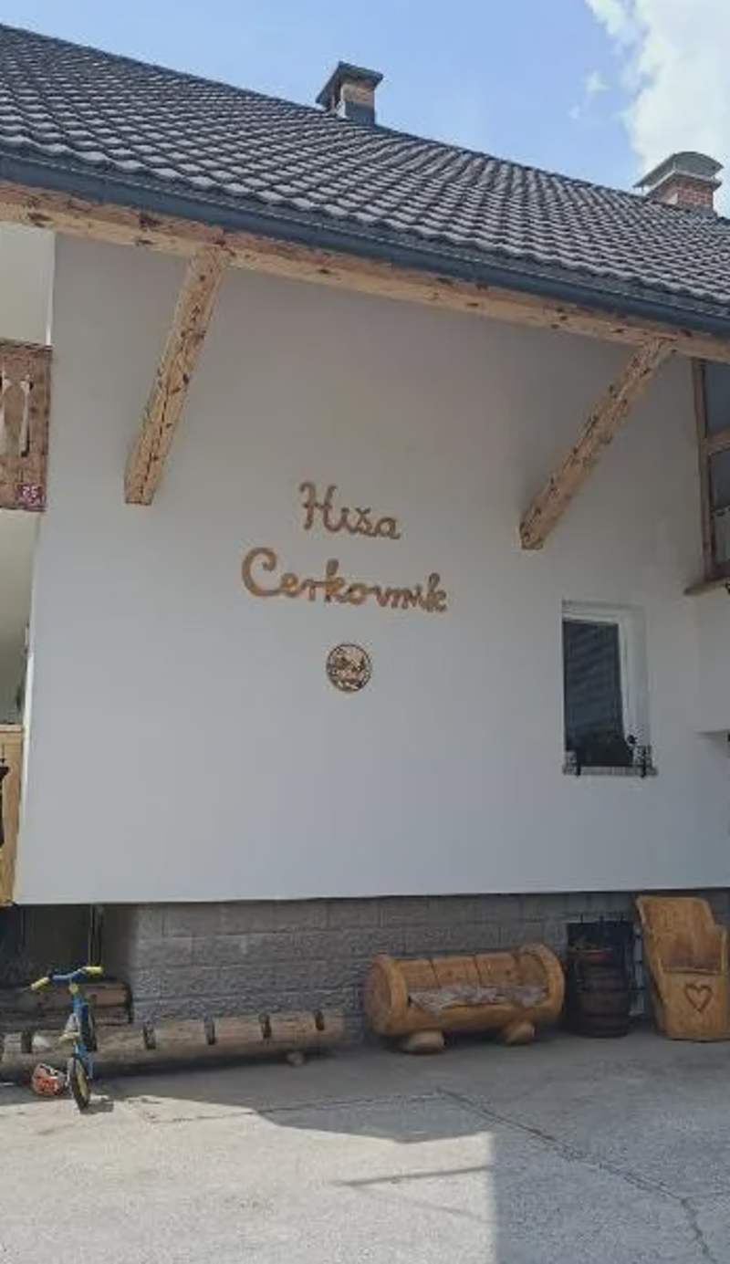 Apartments and rooms Cerkovnik