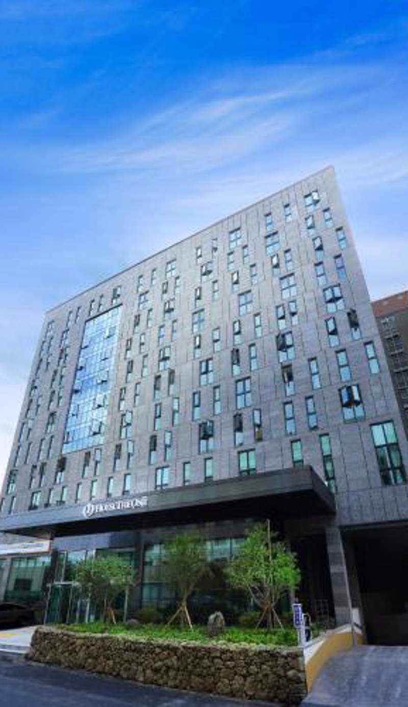 Hotel The One