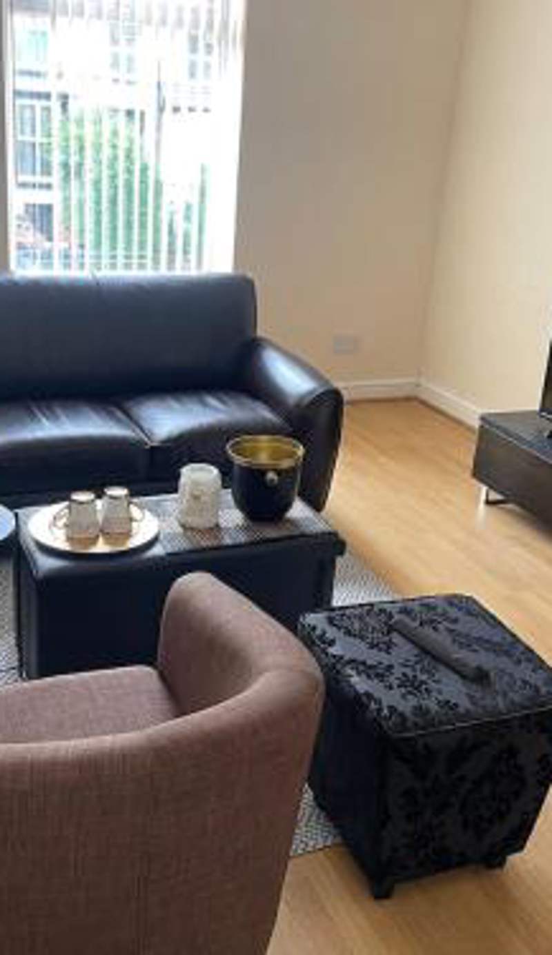 New Stylish Large 1-Bed Apartment - Close to Old Trafford & More