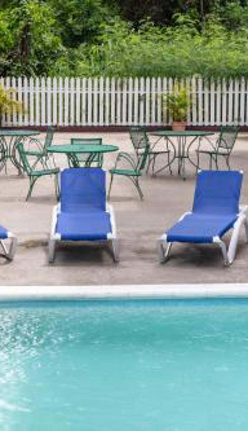 Pineapple Court Hotel