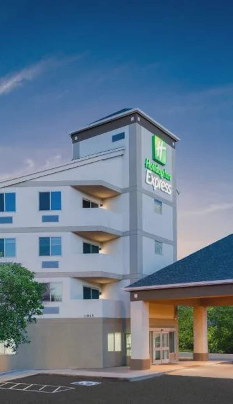 Holiday Inn Express & Suites Colorado Springs-Airport by IHG