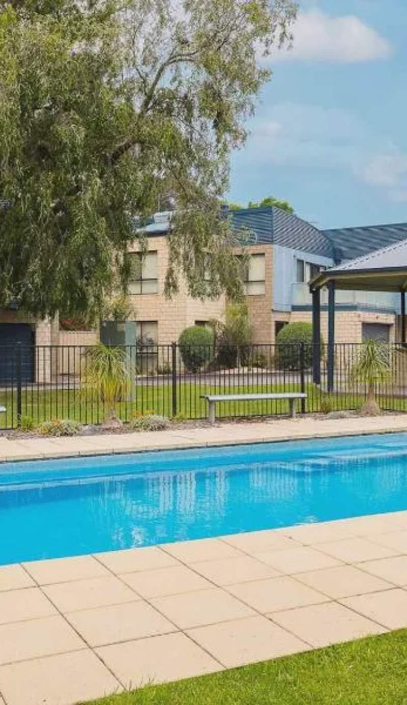 Sea Breeze - with solar heated pool in the complex
