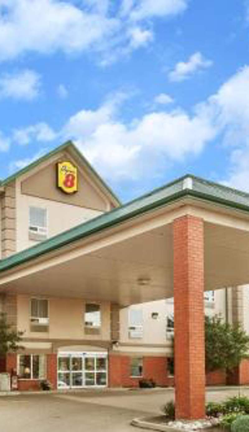 Super 8 by Wyndham Edmonton South