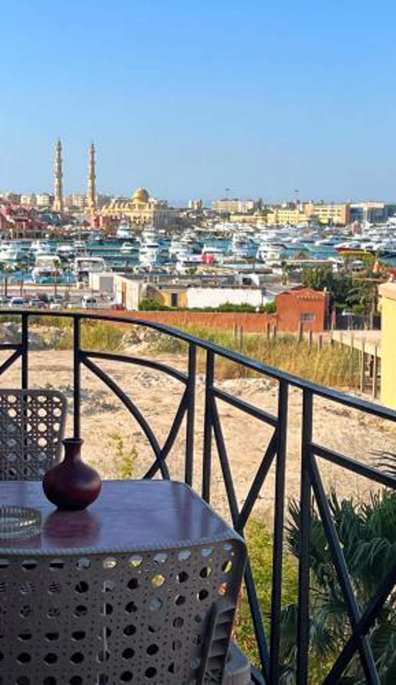 One bedroom with sea view in the centre