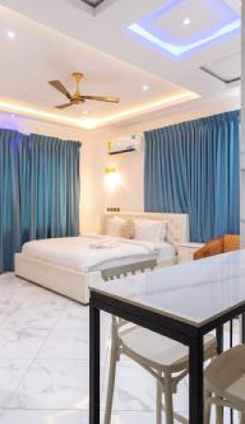 Luxe Studio Apartment, East Airport