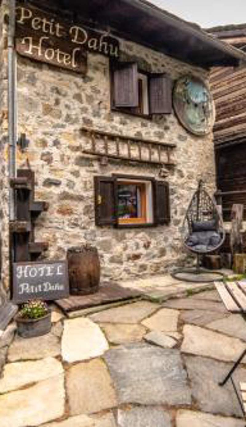 Hotel Petit Dahu - Chambres et Restaurant