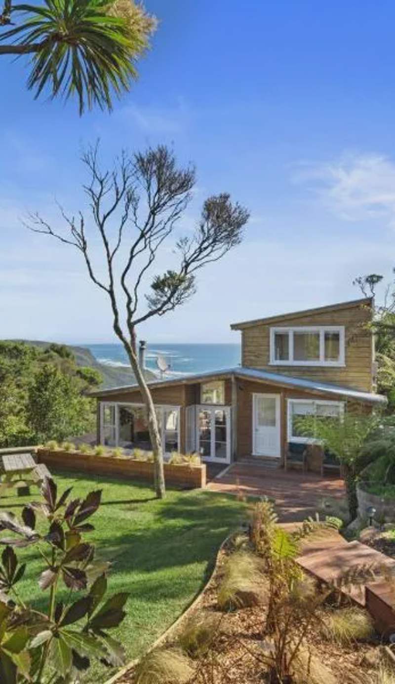 Piha - City Escape, Piha Holiday Home