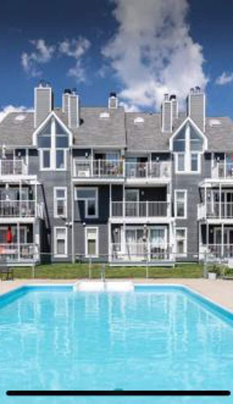 Condo-piscine à 200M du Memphré
