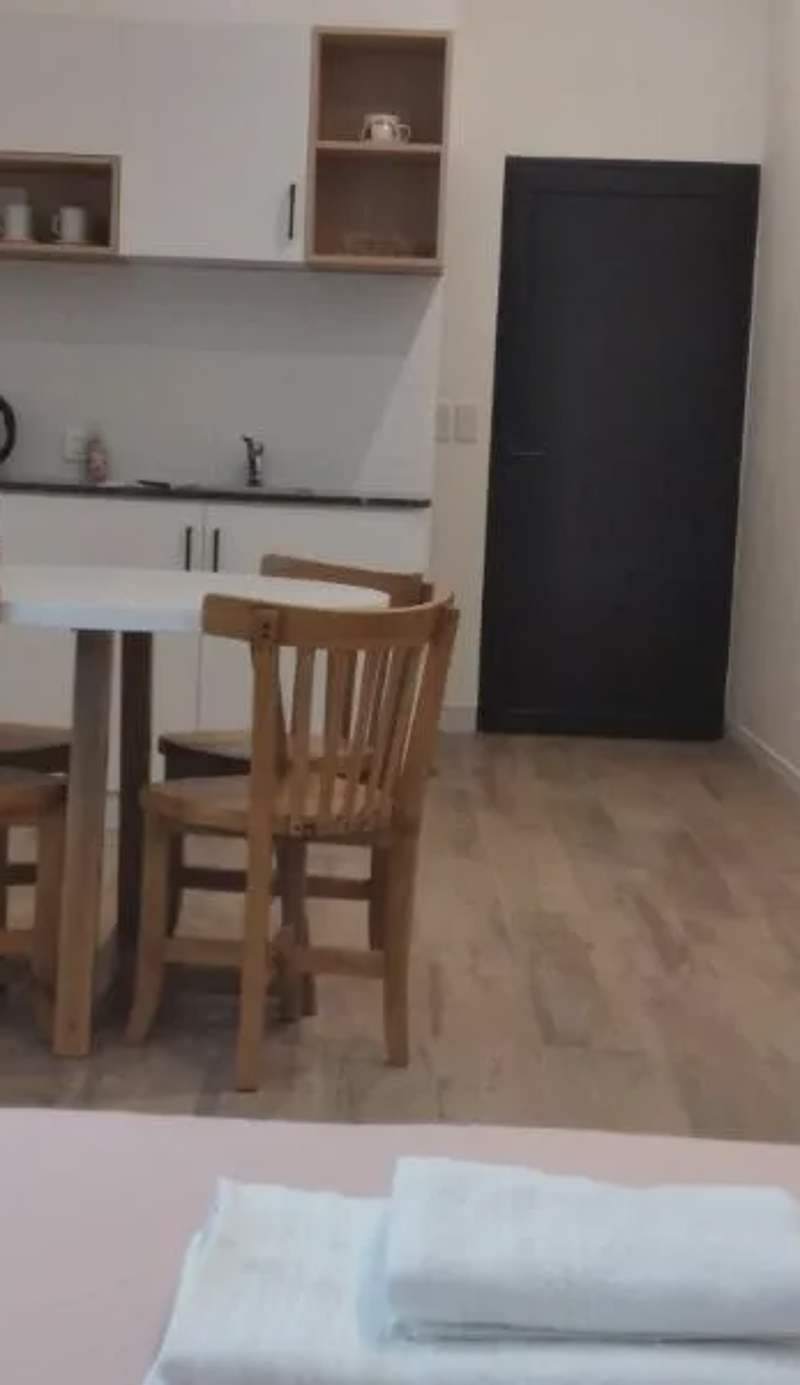 Monoambiente céntrico con cochera Aloj URQUIZA D2