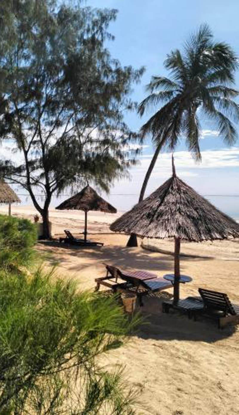 Malindi Beachfront Cottages - Garden Poolside cottage