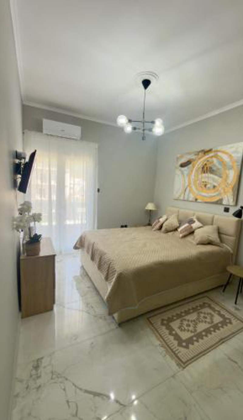 Eleni’s Mountainview Central Studio by the Sea