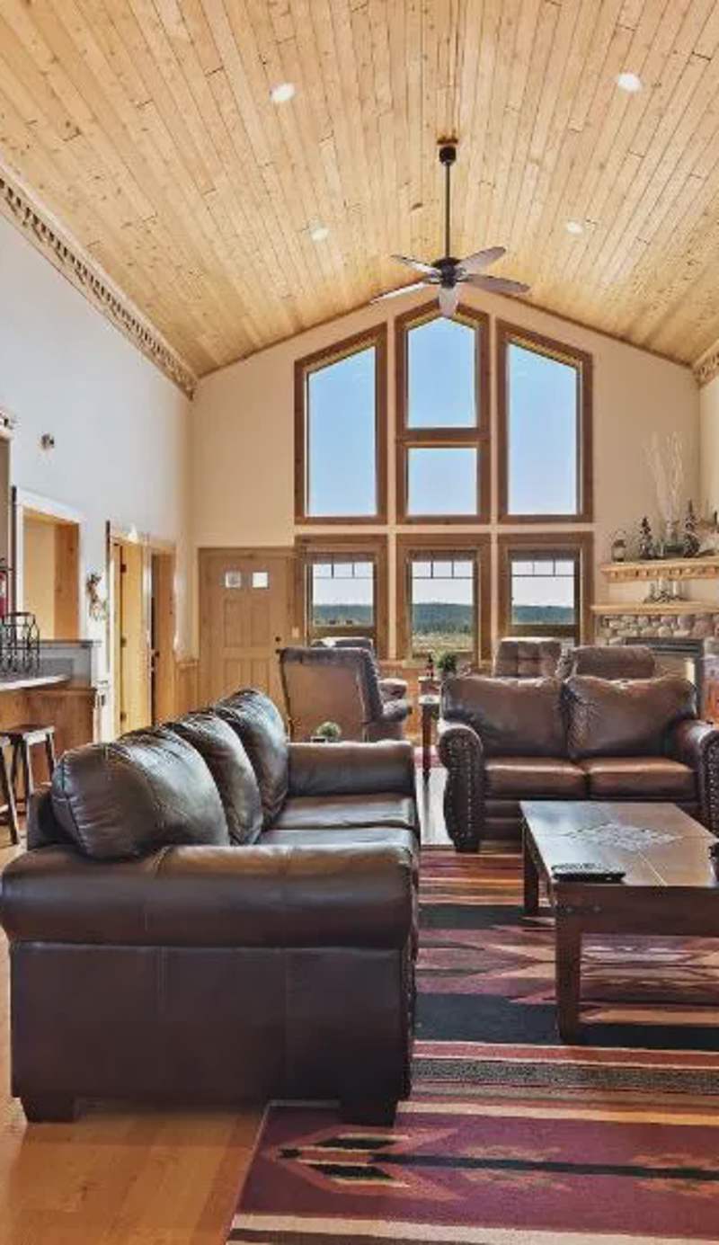 Hint of Heaven by KABINO HotTub Air Hockey Firepit Fishing Trails Yellowstone Free WiFi