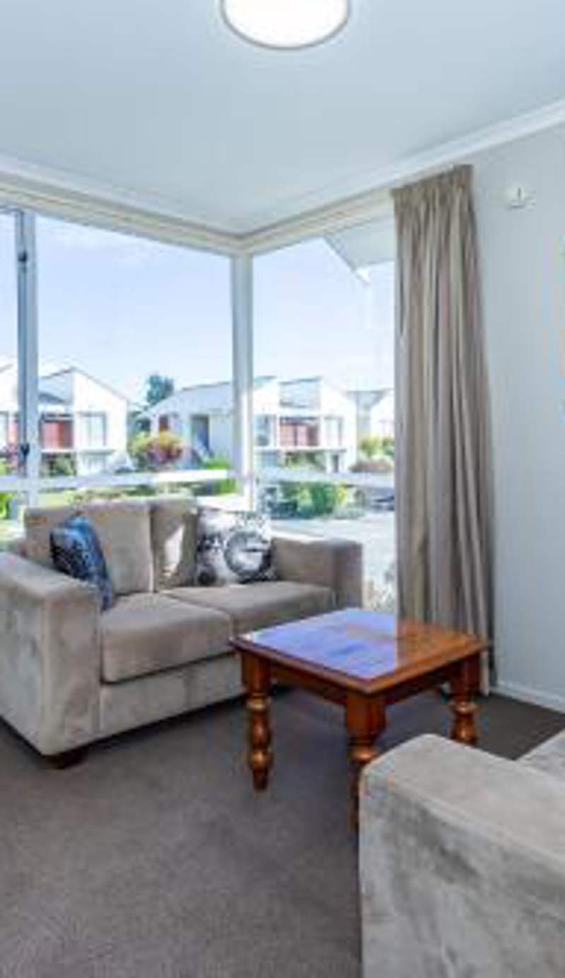 Sunny Apartment | No Guest Fees