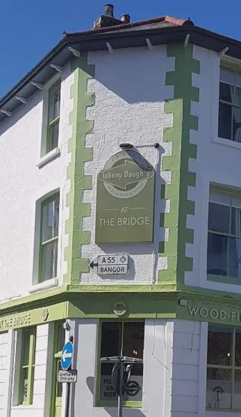 Johnny Dough's Conwy with Rooms
